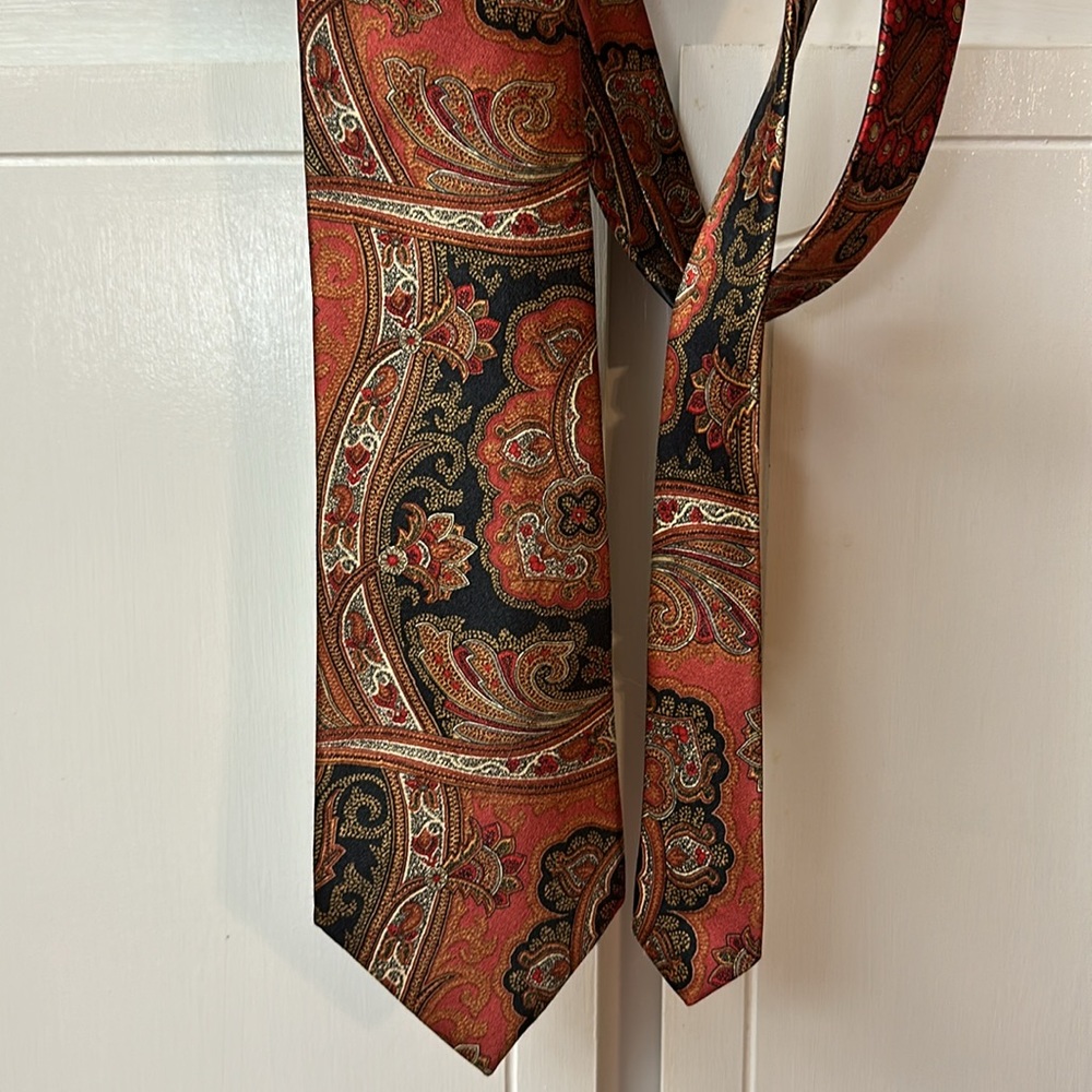 STUNNING CHRISTIAN DIOR MONSIEUR SILK NECK TIE. Rust/Black/Copper colors. EUC